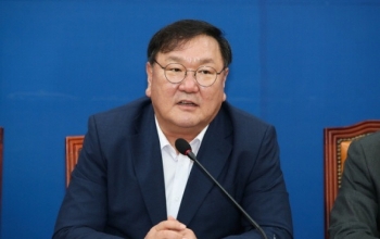 Lãnh đạo đảng cầm quyền Hàn Quốc đồng loạt đệ đơn từ chức