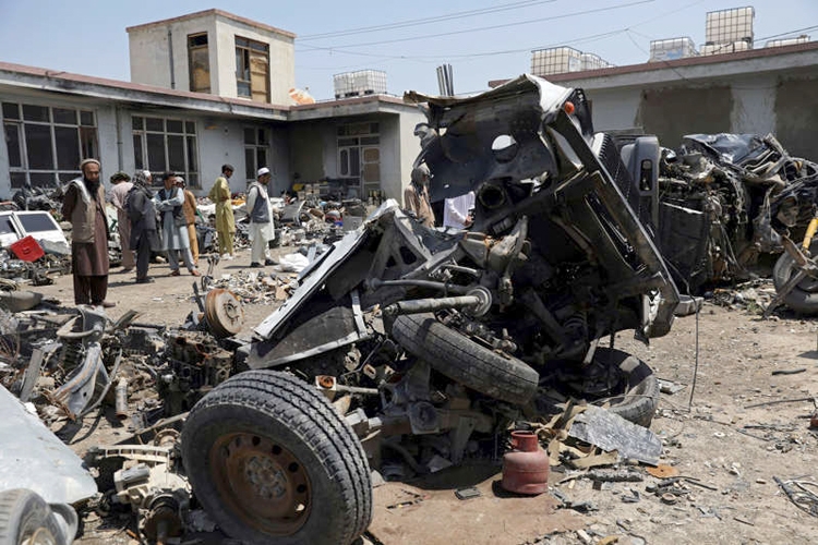 Thiết bị quân sự Mỹ chất đống ngổn ngang tại các bãi phế liệu ở Afghanistan