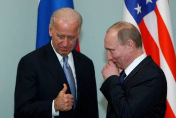 tong thong joe biden bat ngo cong bo chu de dam phan voi ong vladimir putin tai thuy si