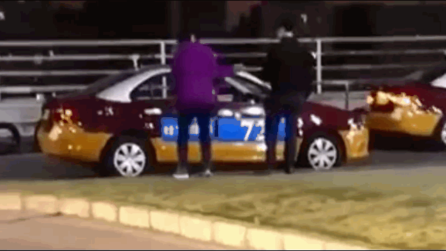 Video: Thi trượt bằng lái xe, thanh niên tự tát vào mặt mình trách móc