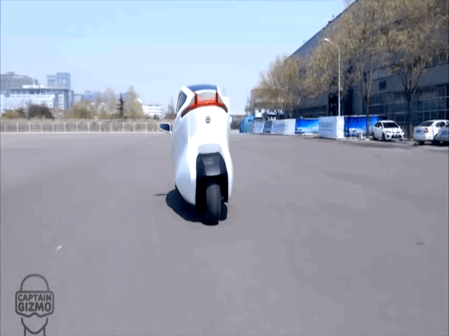 Video: Chiêm ngưỡng xe máy tự lái có khả năng cân bằng
