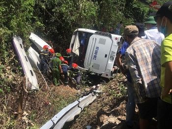 danh tinh nan nhan tu vong trong vu lat xe du lich o quang binh