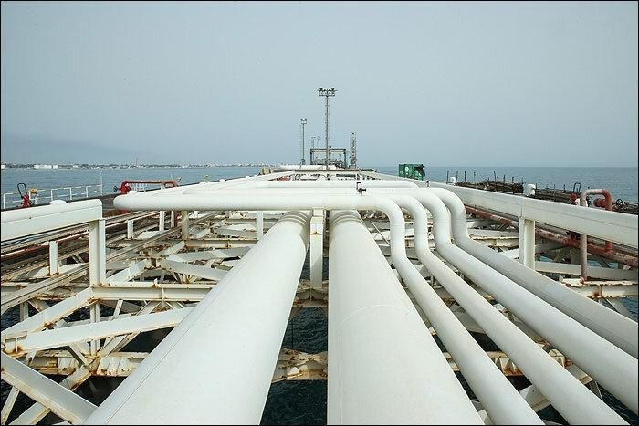 Iran chính thức xuất khẩu dầu thô từ Vịnh Oman, bỏ qua eo biển chiến lược Hormuz