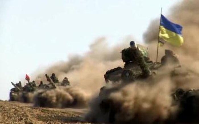 Xe tăng chủ lực T-64 Ukraine nã nhầm đạn vào khu dân cư