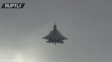 Tiêm kích Su-57 Nga phô diễn tuyệt chiêu "đóng băng" trên không