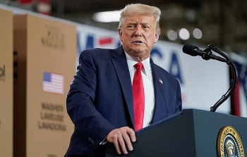 bat ngo bi ong joe biden vuot mat tong thong trump noi doi thu chong lai chua