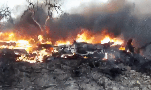 video hai may bay khong nguoi lai boc chay ngun ngut sau va cham tren khong o syria