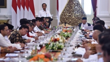 tong thong indonesia yeu cau cac bo truong khong phat ngon tuy tien ve dich covid 19