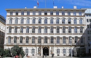 ao truc xuat nha ngoai giao nga vi nghi la gian diep moscow tuyen bo dap tra