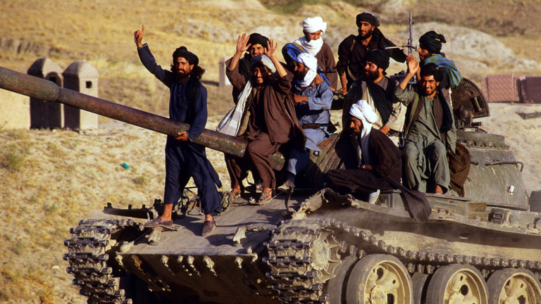 Taliban giành thêm một thủ phủ ở Afghanistan sau khi quan chức địa phương đầu hàng