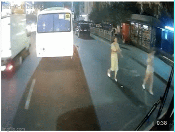 Xe buýt ở Nga bất ngờ nổ tung