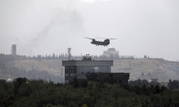 Mỹ sơ tán nhân viên ngoại giao khỏi Kabul bằng trực thăng
