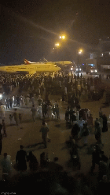 Sân bay Kabul hỗn loạn khi hàng nghìn người vội vã tháo chạy