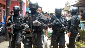 indonesia thu giu hon 1500 hom tu thien nghi tai tro khung bo