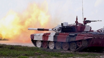 Dàn xe tăng đội Việt Nam bắn đạn thật hiệu chỉnh vũ khí tại Army Games