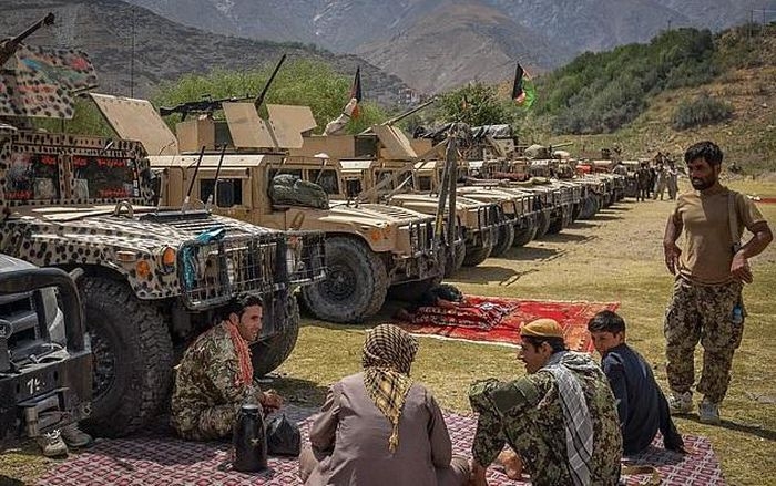 Quân kháng chiến ở thung lũng Panjshir nhận đợt viện trợ quân sự đầu tiên