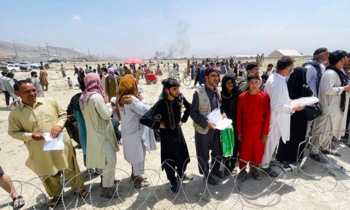 Hoa Kỳ vừa không kích trả đũa khủng bố, Taliban lập tức cho phép dân được tự do di tản