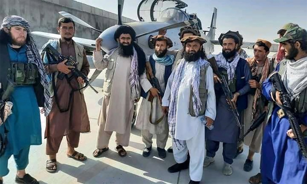 Taliban gặp khó trong vận hành hàng loạt máy bay hiện đại Hoa Kỳ bỏ lại