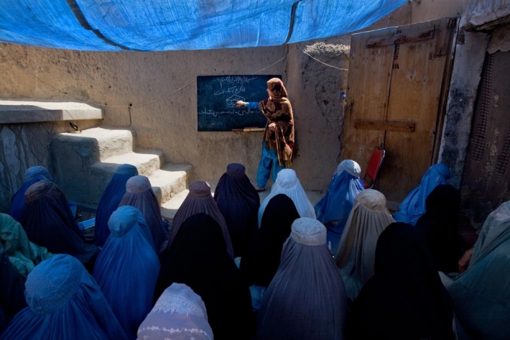 Taliban ban hành lệnh cấm “nam nữ đồng giáo”
