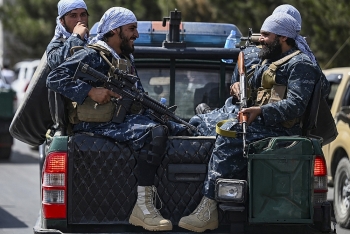 Taliban bắn chỉ thiên "mừng độc lập" sau khi binh sỹ Hoa Kỳ cuối cùng rời khỏi Afghanistan