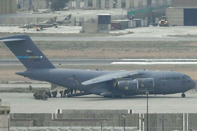 Hé lộ số phận kho vũ khí khủng của Hoa Kỳ ở sân bay Kabul