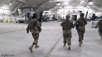 Taliban thu giữ trực thăng Chinook ngay khi Hoa Kỳ rút quân hoàn toàn