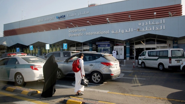 Sân bay của Saudi Arabia bị tấn công bằng máy bay không người lái