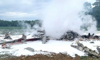 trinh sat co hawkeye cua my chay rui khi lao xuong ruong