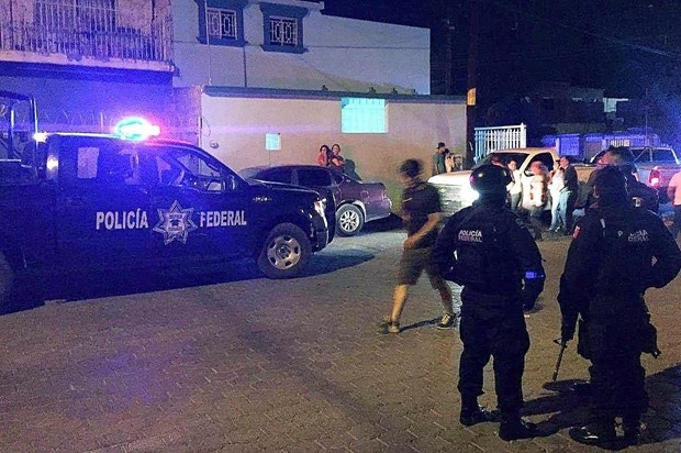 Nhóm vũ trang bất ngờ xả súng kinh hoàng vào đám tang ở Mexico, hơn 20 người thương vong