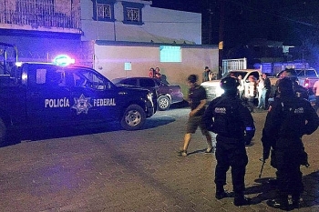 Nhóm vũ trang bất ngờ xả súng kinh hoàng vào đám tang ở Mexico, hơn 20 người thương vong