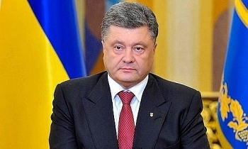 nga bo sung cuu tong thong ukraine petro poroshenko vao danh sach den