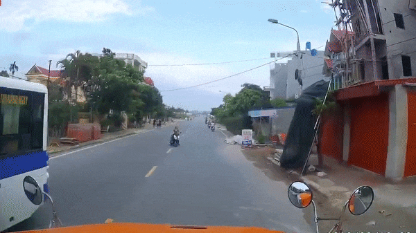 camera giao thong muc so thi pha tat dau container than sau cua nguoi phu nu