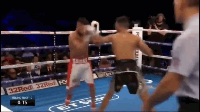 Nhảy nhót ăn mừng quá sớm, võ sĩ boxing bất ngờ bị đối thủ bật dậy hạ knock out