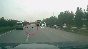 camera giao thong bang qua cao toc khong quan sat nguoi phu nu bi xe 7 cho tong guc