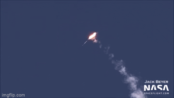 Tên lửa Alpha nổ tung sau khi rời bệ phóng ít phút