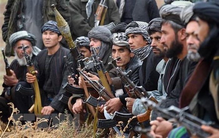 Hàng trăm tay súng Taliban bất ngờ 