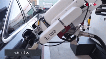 Video: Cận cảnh robot tự động bơm xăng cho ôtô chỉ trong 3 phút