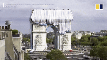 Video: Du khách ngỡ ngàng nhìn Khải Hoàn Môn được bọc vải kín bưng