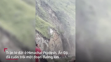 Video: Lở núi kinh hoàng như ngày tận thế, đám đông vẫn thản nhiên đứng xem