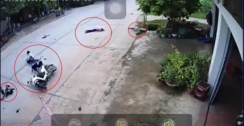 camera giao thong 2 nam sinh phong xe toc do kinh hoang tong vang 2 be sang duong