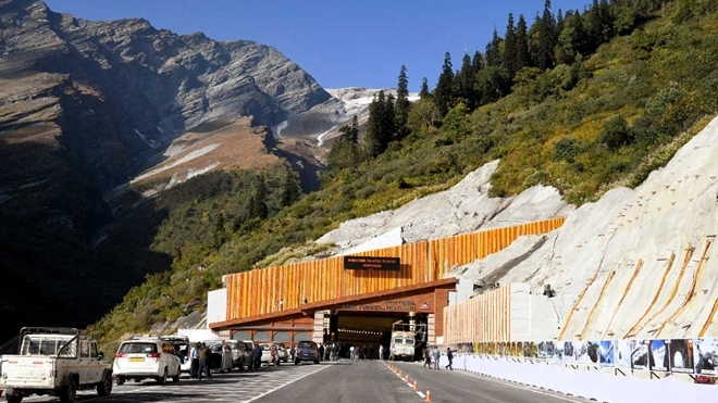 Ấn Độ mở đường hầm dài nhất thế giới xuyên qua núi, chạy thẳng ra biên giới Trung Quốc