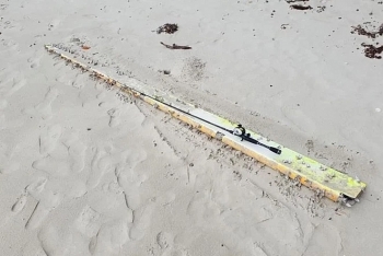 Phát hiện mảnh vỡ trôi dạt trên bãi biển hẻo lánh, nghi của máy bay MH370