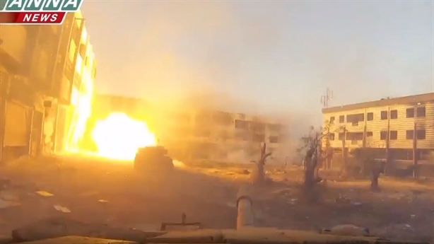 Video: Đội hình tăng T-72 Syria dồn dập tấn công tuyến phòng ngự phiến quân