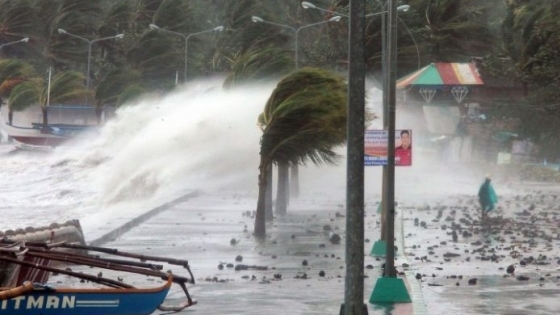 Video: Sức tàn phá kinh hoàng của "cuồng phong" Molave quét qua Philippines