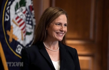 Bà Amy Coney Barrett chính thức trở thành Thẩm phán Tòa án Tối cao Mỹ