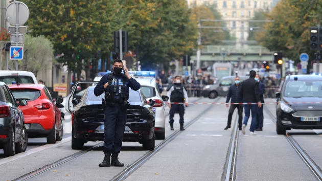 Tấn công khủng bố bằng dao ở Pháp khiến ít nhất 3 người thiệt mạng
