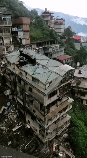 Video: Khoảnh khắc tòa nhà 8 tầng ở Ấn Độ đổ sập trong chớp mắt