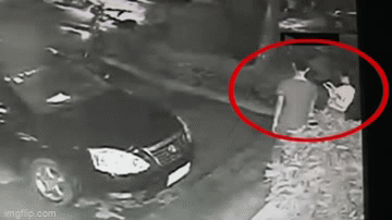 Video: Tên cướp điện thoại bị người dân hợp sức truy đuổi
