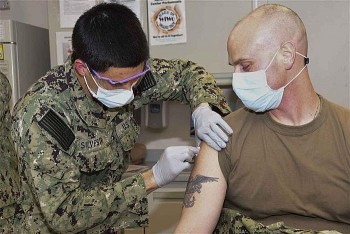 Hải quân Hoa Kỳ sẽ loại ngũ thủy thủ không tiêm vắc xin phòng Covid-19