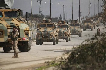 Đoàn xe quân sự Thổ Nhĩ Kỳ bị phục kích ở Idlib, ghi nhận có thương vong